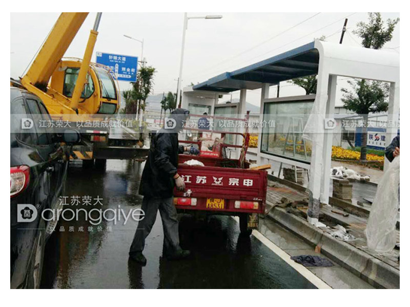 公交候車亭廠家安裝現(xiàn)場